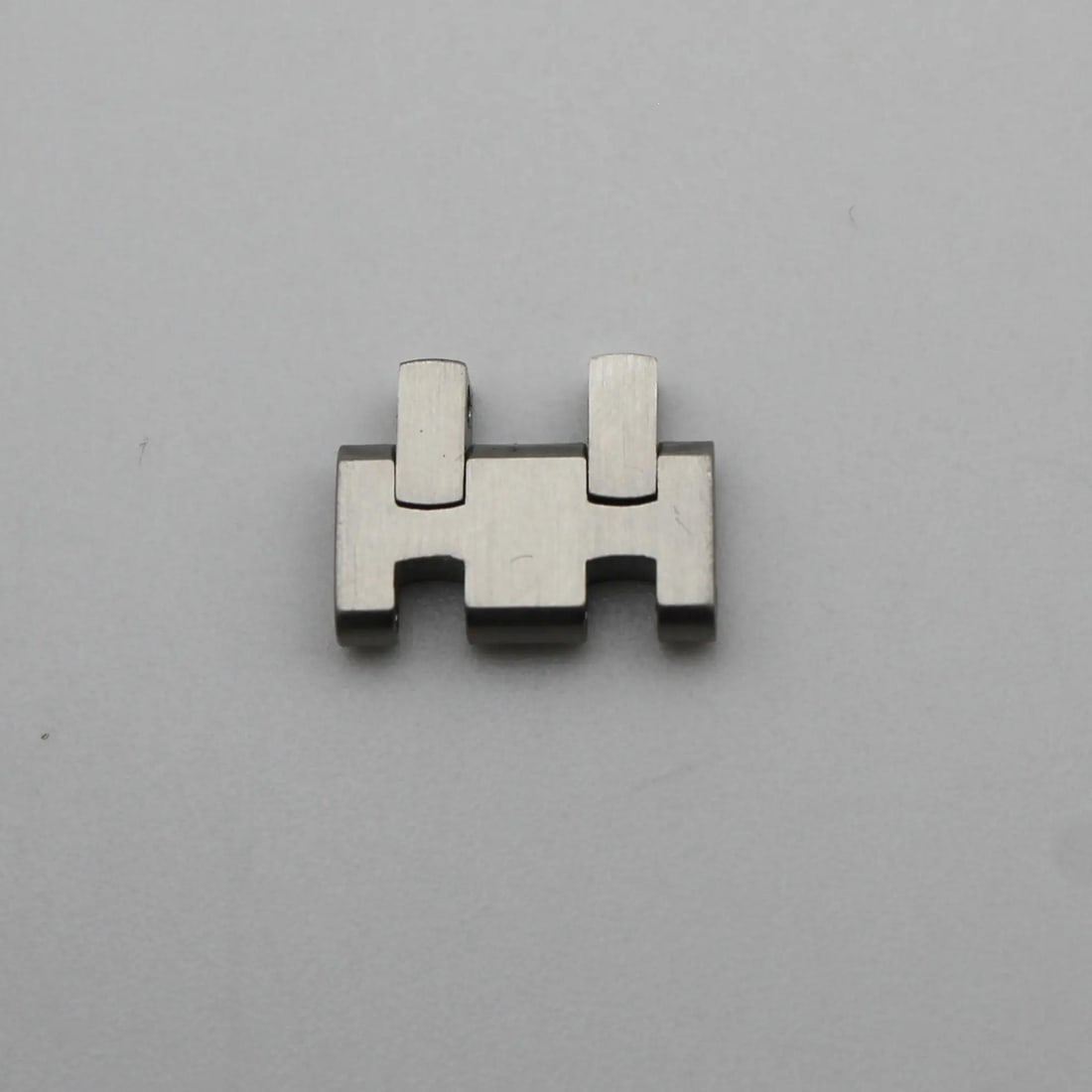 Audemars Piguet Royal Oak Stainless Steel Band Link 11mm: Audemars Piguet Royal Oak Stainless Steel Band Link 11mm Enhance your Audemars Piguet Royal Oak watch with this genuine stainless steel band link. Designed specifically for compatibility with Audemars