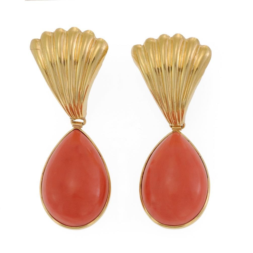 18k Yellow Gold Long Dangle Earrings with Pear Shape Coral: 18k Yellow Gold Long Dangle Earrings with Pear Shape Coral Discover these exquisite long dangle earrings, elegantly crafted from 18k yellow gold featuring a polished finish. The earrings showcase a ta