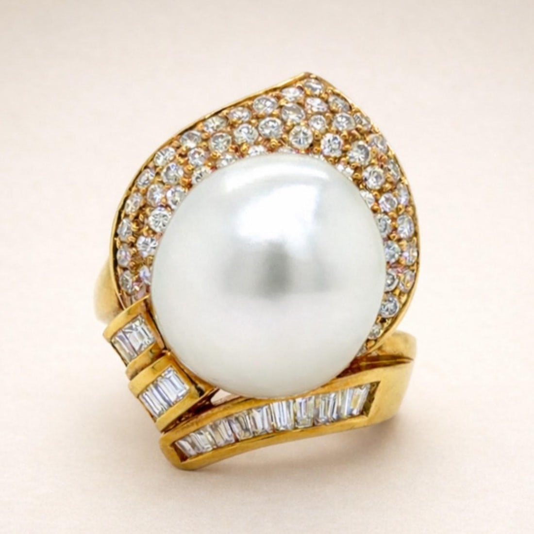 South Sea Pearl and Diamond Ring in 18K Yellow Gold Size 7: South Sea Pearl and Diamond Ring in 18K Yellow Gold Size 7 This elegant ring features a South Sea pearl measuring approximately 16.0 x 13.85 mm, set in 18K yellow gold. The design is accented with 68 