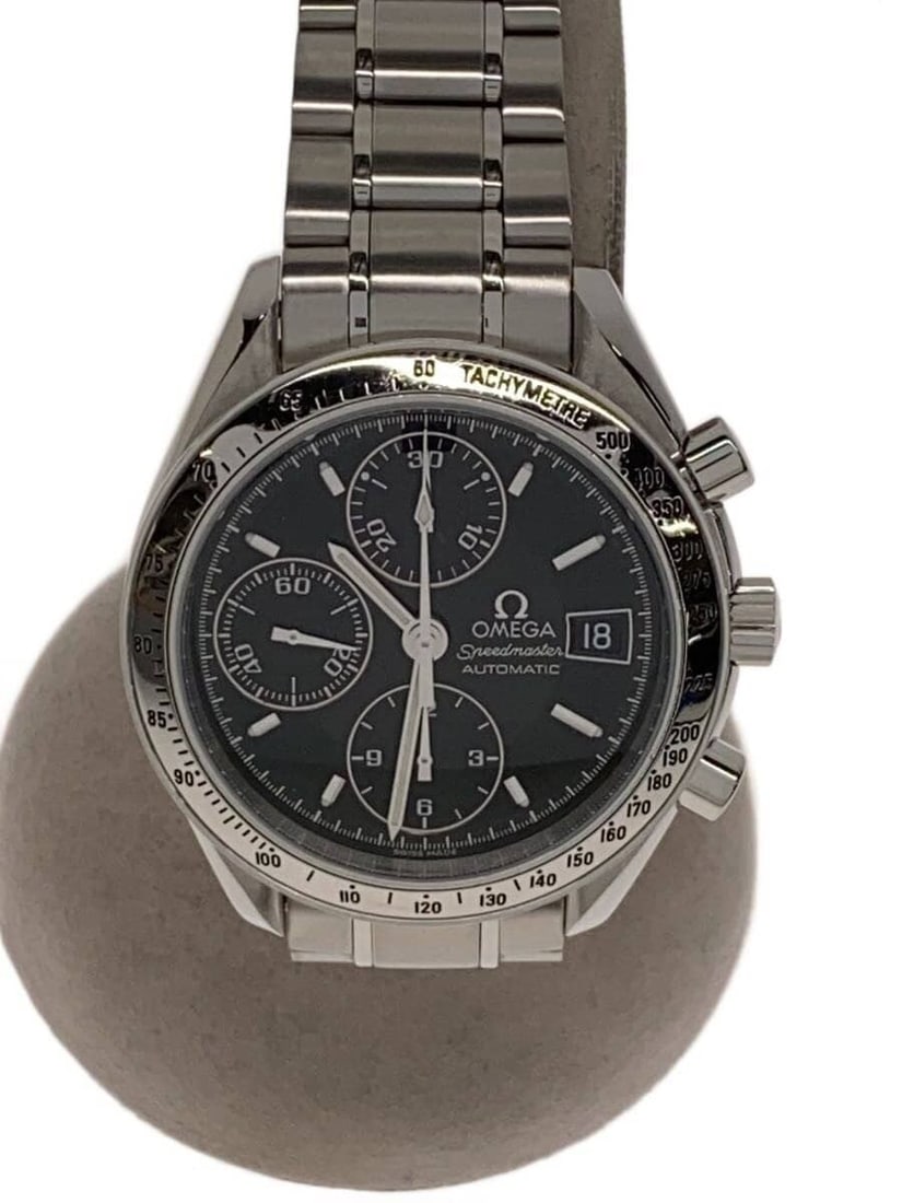 OMEGA Speedmaster 3513.50 Men's Wristwatch: OMEGA Speedmaster 3513.50 Men's Wristwatch This OMEGA Speedmaster men's wristwatch features a Swiss-made design and displays slight signs of wear, but remains in good overall condition for continued u