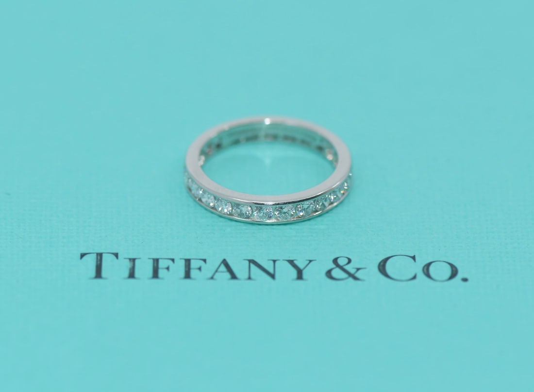 Tiffany & Co Diamond Ring in Platinum 950 Size 4 with Box: Tiffany & Co Diamond Ring in Platinum 950 Size 4 with Box This exquisite Tiffany & Co. ring showcases a stunning diamond set in luxurious platinum. With a ring size of 4, it features a width of 3mm an