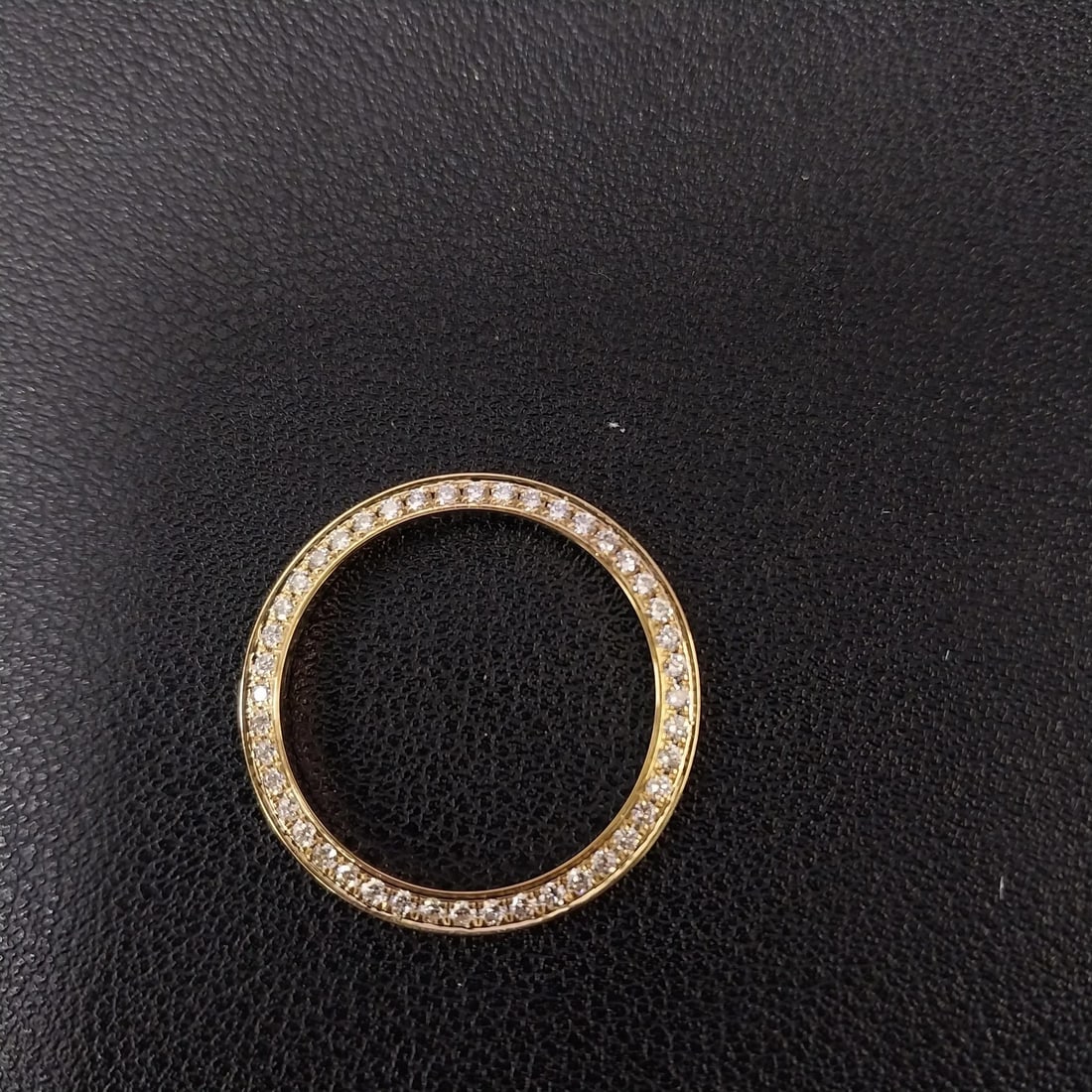 10K Yellow Gold Diamond Bezel for Datejust 26MM: 10K Yellow Gold Diamond Bezel for Datejust 26MM This custom bezel is crafted from 10K yellow gold and set with 0.67 carats of diamonds. Designed to fit the Datejust 26MM model, it offers a luxurious u