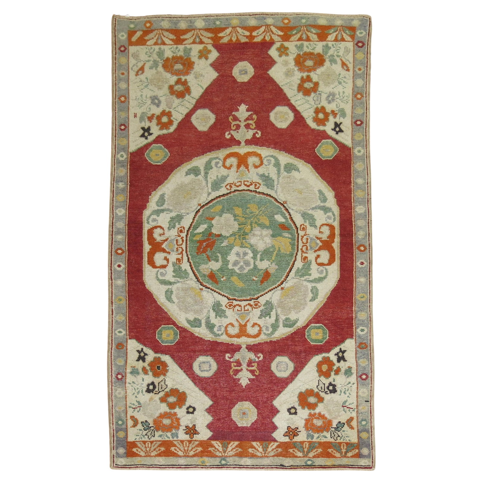 Hand-Woven Colorful Turkish Oushak Rug 47 x 83 in 1930: Hand-Woven Colorful Turkish Oushak Rug 47 x 83 in 1930 Discover the beauty of this colorful Turkish Oushak rug, a stunning addition to any home decor. Hand-woven from high-quality wool, this rug showc