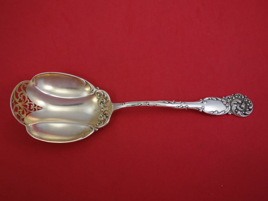 Reed and Barton La Reine Sterling Silver 9 Inch Pea Spoon Goldwashed: Reed and Barton La Reine Sterling Silver 9 Inch Pea Spoon Goldwashed This exquisite La Reine pea spoon by Reed and Barton is a stunning piece crafted from sterling silver. Dating back to the period be