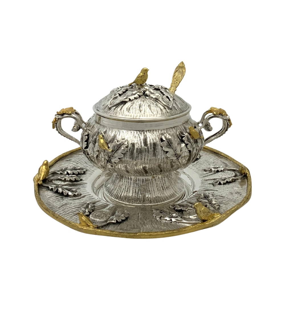 Ornate 925 Sterling Silver Gilded Leaf Honey Dish and Tray: Ornate 925 Sterling Silver Gilded Leaf Honey Dish and Tray This exquisite honey dish and tray set is crafted from fine 925 sterling silver and features stunning gilded accents alongside a glass