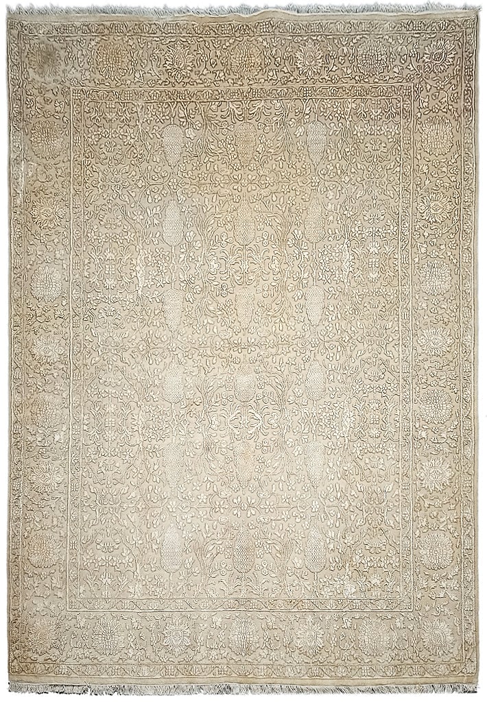 5.5 x 7.9 Handmade Two Tone Rug Wool Silk India: 5.5 x 7.9 Handmade Two Tone Rug Wool Silk India Free continental US Shipping Transform your living space with this exquisite 5.5 x 7.9 Two Tone Fine Weave High-Quality Handmade Rug. Expertly crafted f