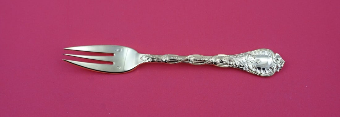 Odiot Demidoff Vermeil Sterling Silver Pastry Fork 6 1/4": Odiot Demidoff Vermeil Sterling Silver Pastry Fork 6 1/4" This exquisite pastry fork from the Demidoff Vermeil pattern by Odiot is crafted from high-quality sterling silver. Measuring 6 1/4 inches, th