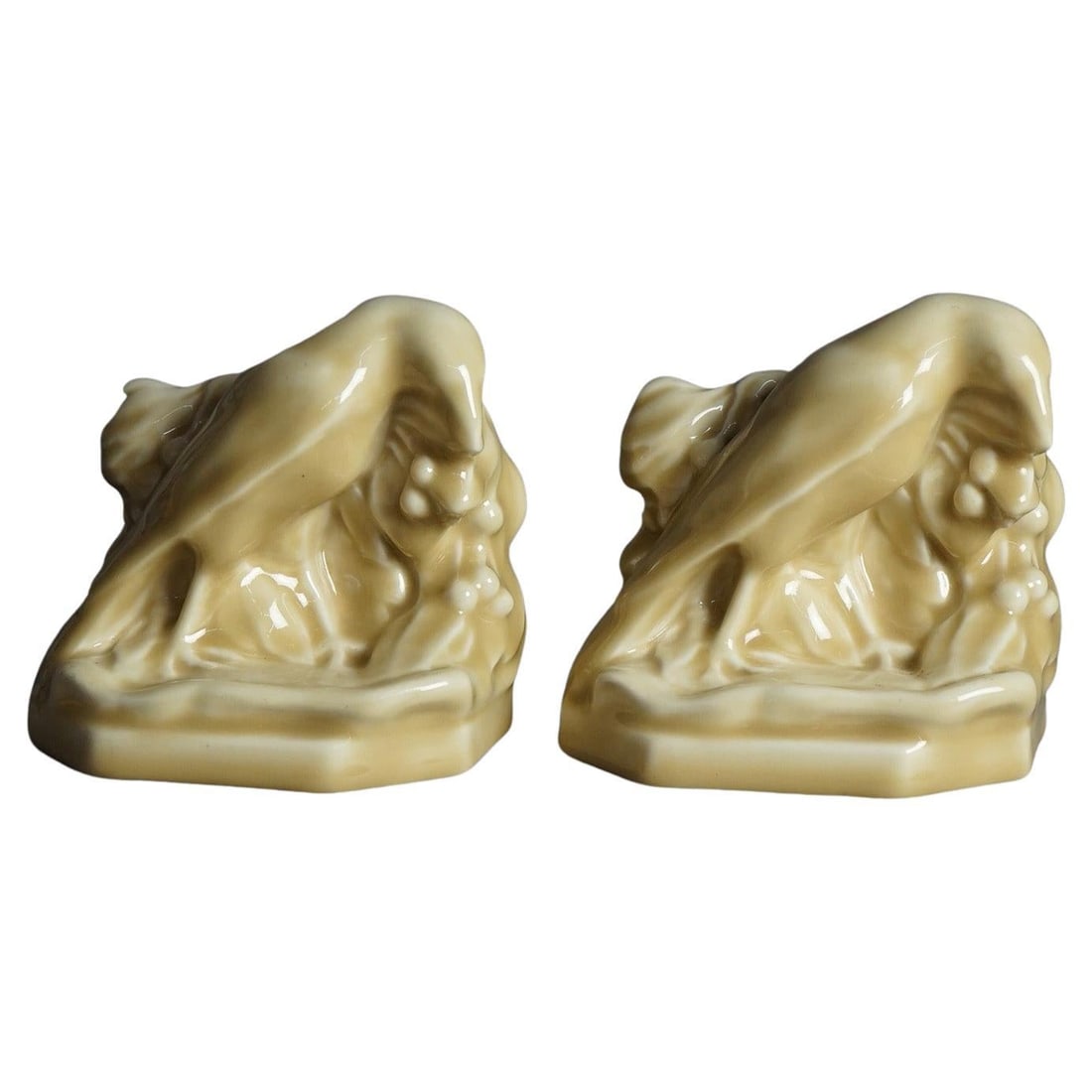 Rookwood 1946 High Glaze Raven Bookends Set of 2 Arts and Crafts: Rookwood 1946 High Glaze Raven Bookends Set of 2 Arts and Crafts This exquisite pair of Rookwood Art Pottery bookends features elegantly posed figural ravens, crafted in 1946. Finished with a high gla