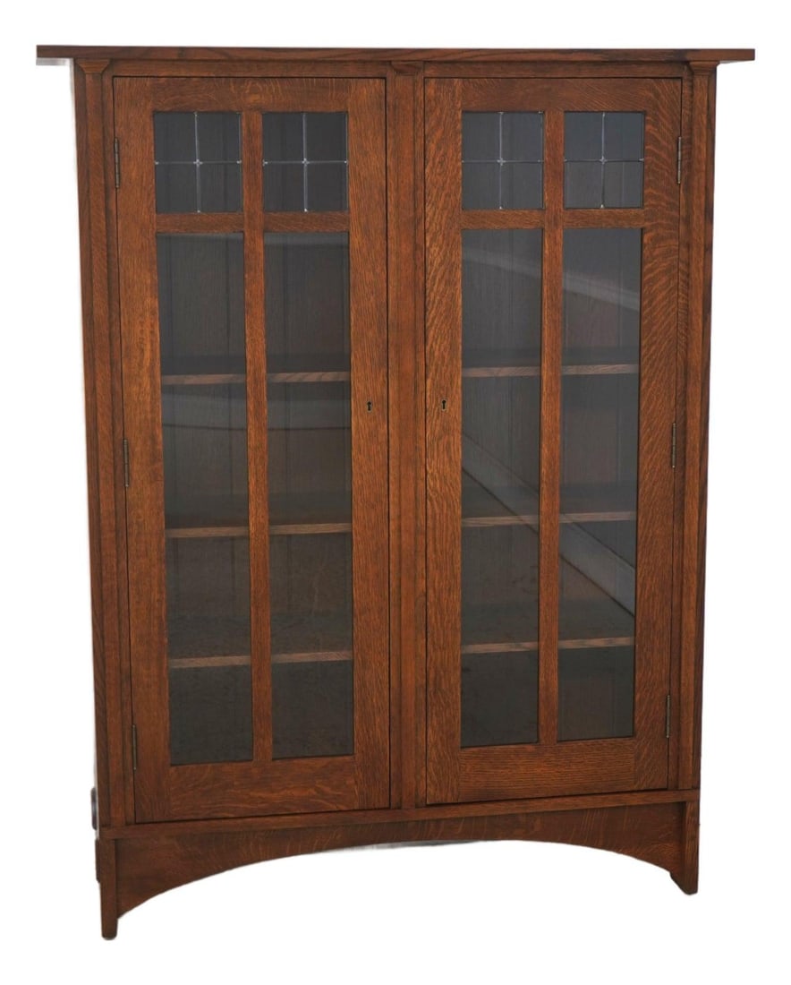 Stickley oak bookcase with leaded glass door and key lock (1 of 10)