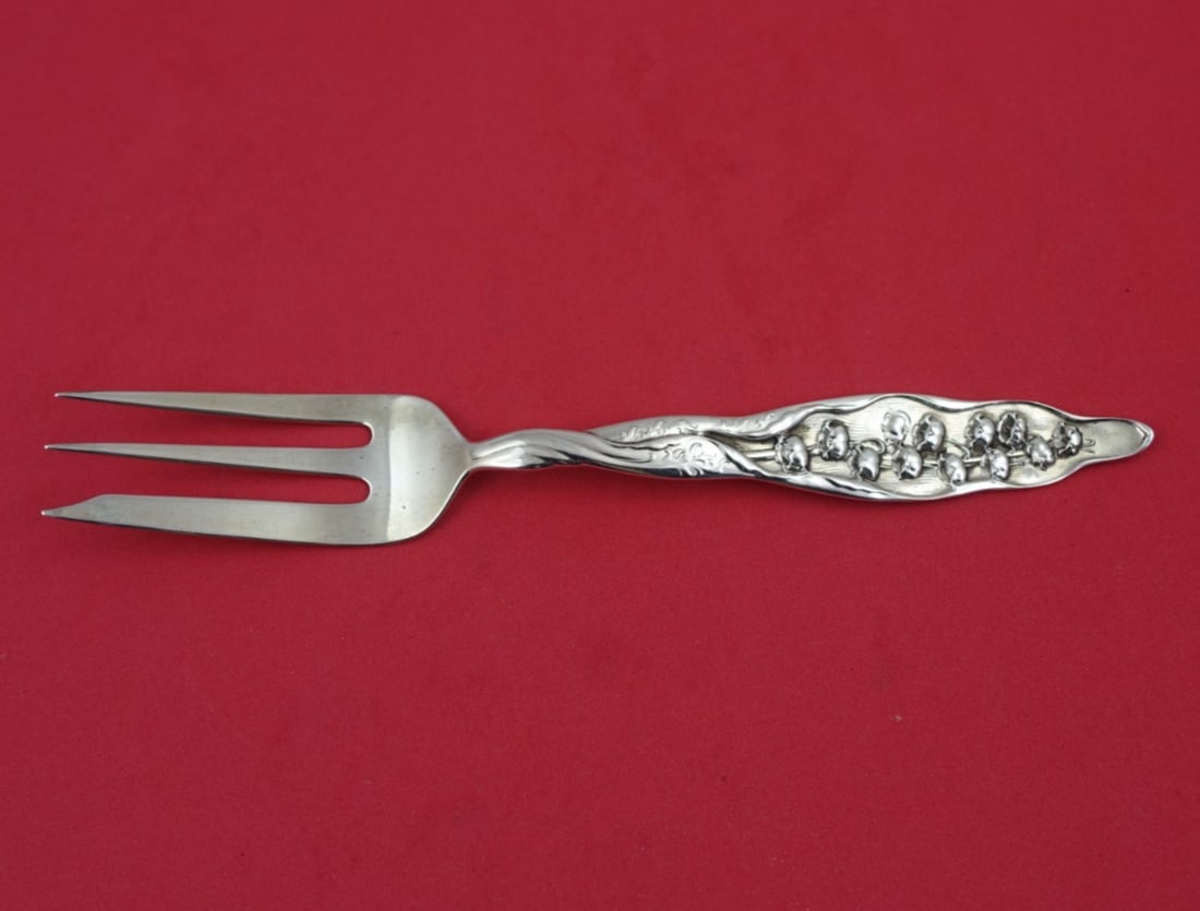 Whiting Sterling Silver 3-Tine Pie Fork Lily of the Valley 7 1/4 Rare: Whiting Sterling Silver 3-Tine Pie Fork Lily of the Valley 7 1/4 Rare This exquisite pie fork features the elegant "Lily of the Valley" pattern by Whiting, crafted from high-quality sterling silver (.