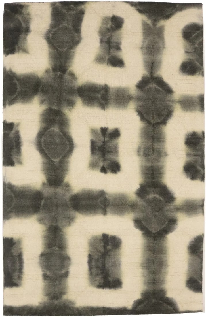 Modern Abstract Wool Area Rug 5x8 Hand-Tufted Brownish Gray India: Modern Abstract Wool Area Rug 5x8 Hand-Tufted Brownish Gray India This hand-tufted area rug features a contemporary tie-dye design in brownish gray tones, crafted from wool for durability and comfort.