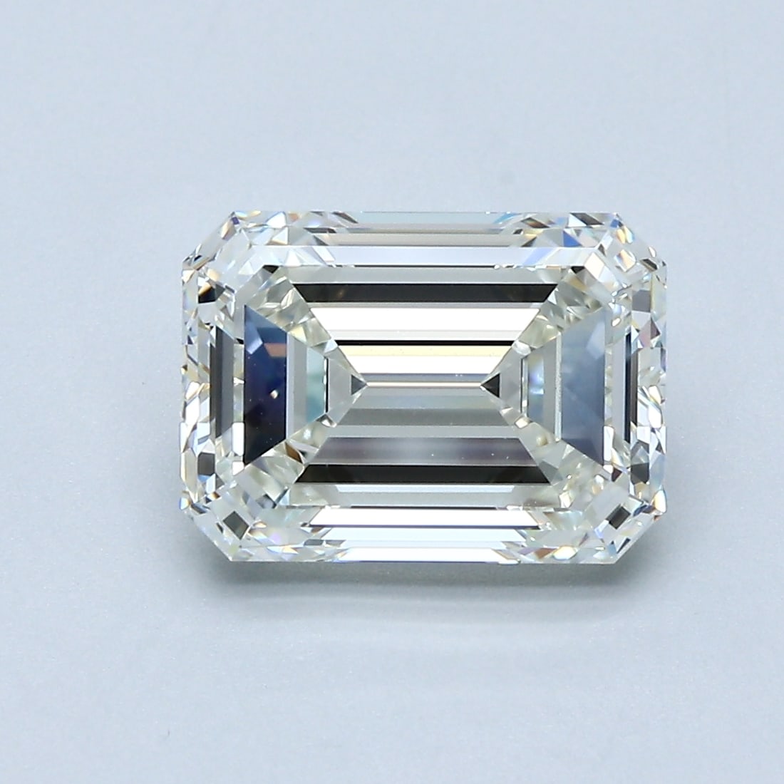 Loose Diamond - EMERALD 3.01ct J VS1: Loose Diamond - EMERALD 3.01ct J VS1 Source: Natural Mined Diamond Shape: EMERALD Carats: 3.01 Color: J Clarity: VS1 Certification: GIA Condition: Pre-Owned PLEASE NOTE: Framed, Large, or heavy items 
