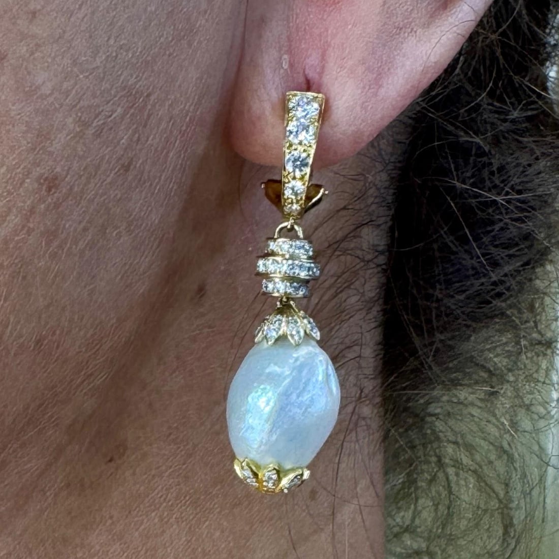 South Sea Pearl and Diamond Earrings in 18K Yellow Gold: South Sea Pearl and Diamond Earrings in 18K Yellow Gold Elegant earrings crafted in 18K yellow gold, featuring two South Sea pearls and approximately 3.50 carats of diamonds with G-I color and VVS-VS 