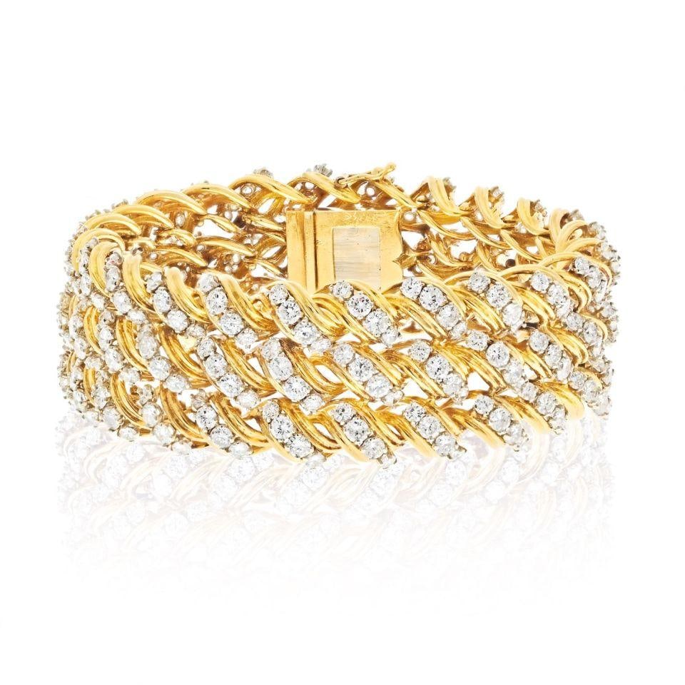 Vintage 18K Yellow Gold 21.50ct Round Diamond Bracelet: Vintage 18K Yellow Gold 21.50ct Round Diamond Bracelet This exquisite 18K yellow gold bracelet, dating back to the 1970s, showcases exceptional jewelry craftsmanship. It features twisted rows of wire 