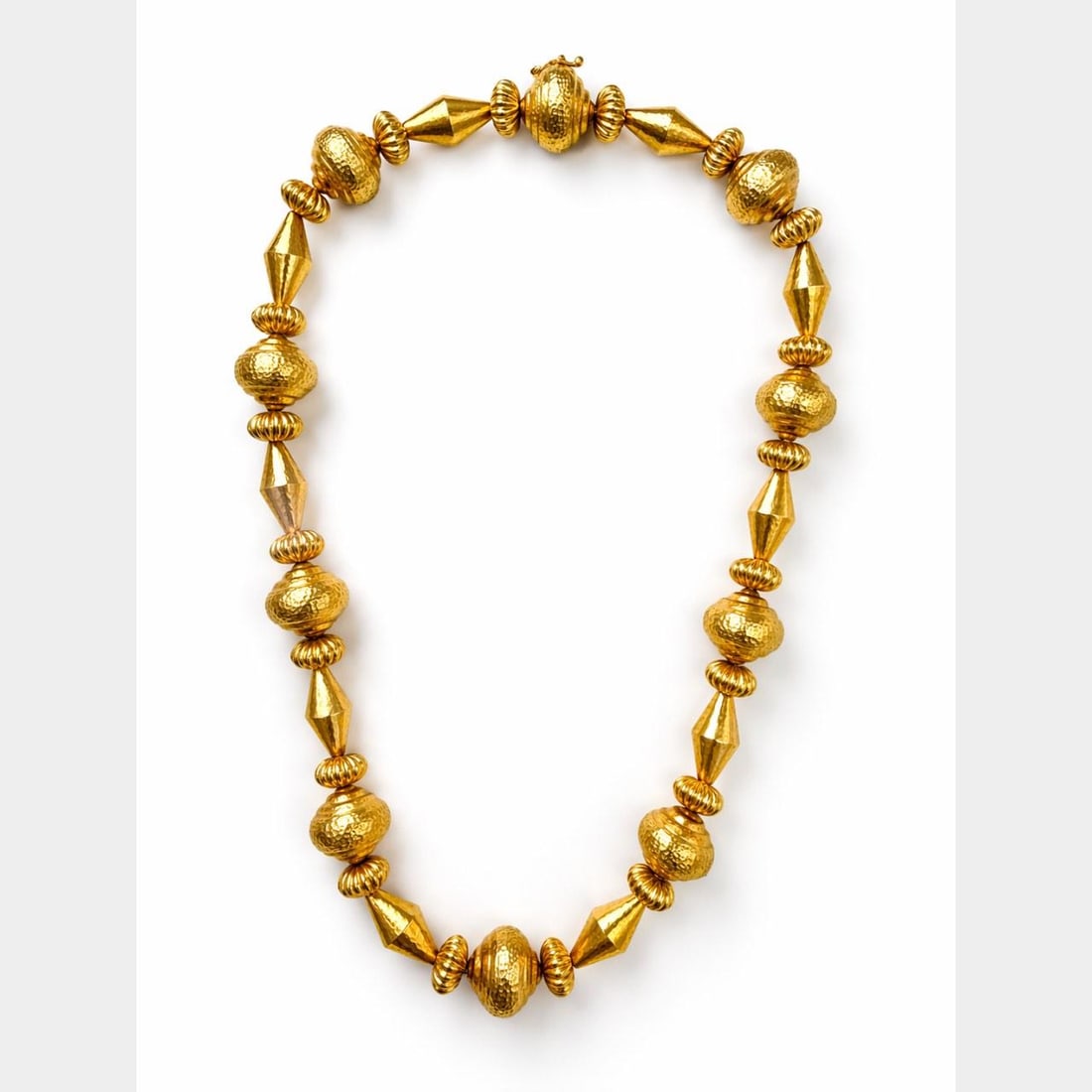 18K Yellow Gold Necklace by Lalaounis 17 Inch 68.2 Grams: 18K Yellow Gold Necklace by Lalaounis 17 Inch 68.2 Grams This LALAOUNIS necklace is crafted from 18K yellow gold and weighs 68.2 grams. It measures 17 inches in length and is in pre-owned condition. S