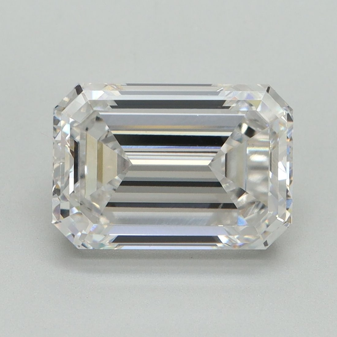 Loose Diamond - EMERALD 4.01ct E VVS2: Loose Diamond - EMERALD 4.01ct E VVS2 Source: This is a real non-mined Diamond that has been grown in a lab Shape: EMERALD Carats: 4.01 Color: E Clarity: VVS2 Certification: IGI Video: