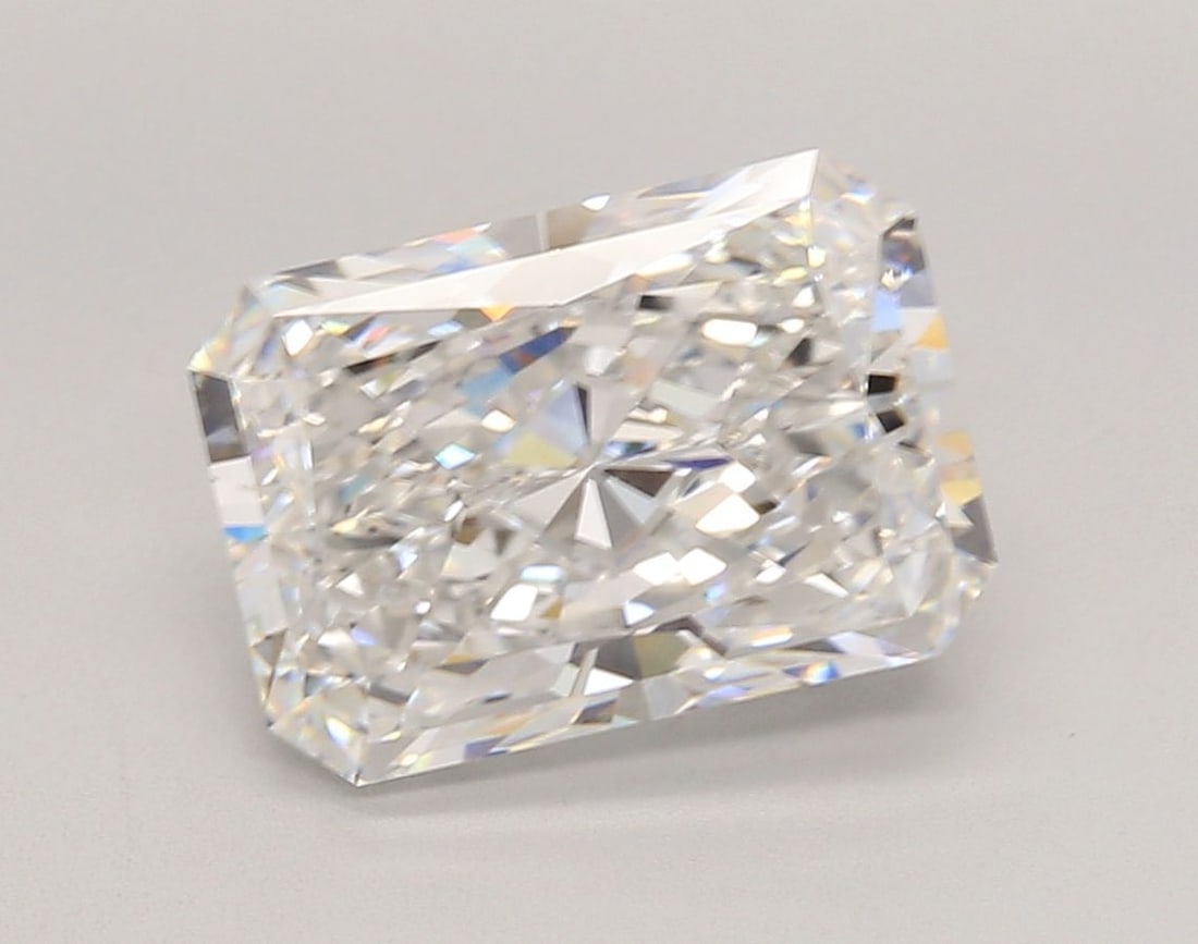 Loose Diamond - RADIANT 4.05ct E VVS2: Loose Diamond - RADIANT 4.05ct E VVS2 Source: This is a real non-mined Diamond that has been grown in a lab Shape: RADIANT Carats: 4.05 Color: E Clarity: VVS2 Certification: IGI Video: