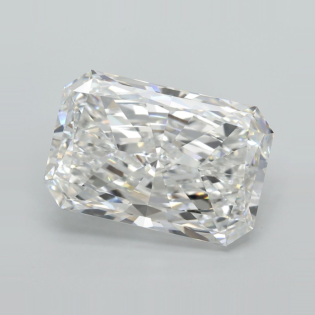 Loose Diamond - RADIANT 15.28ct E VVS2: Loose Diamond - RADIANT 15.28ct E VVS2 Source: This is a real non-mined Diamond that has been grown in a lab Shape: RADIANT Carats: 15.28 Color: E Clarity: VVS2 Certification: IGI Video: