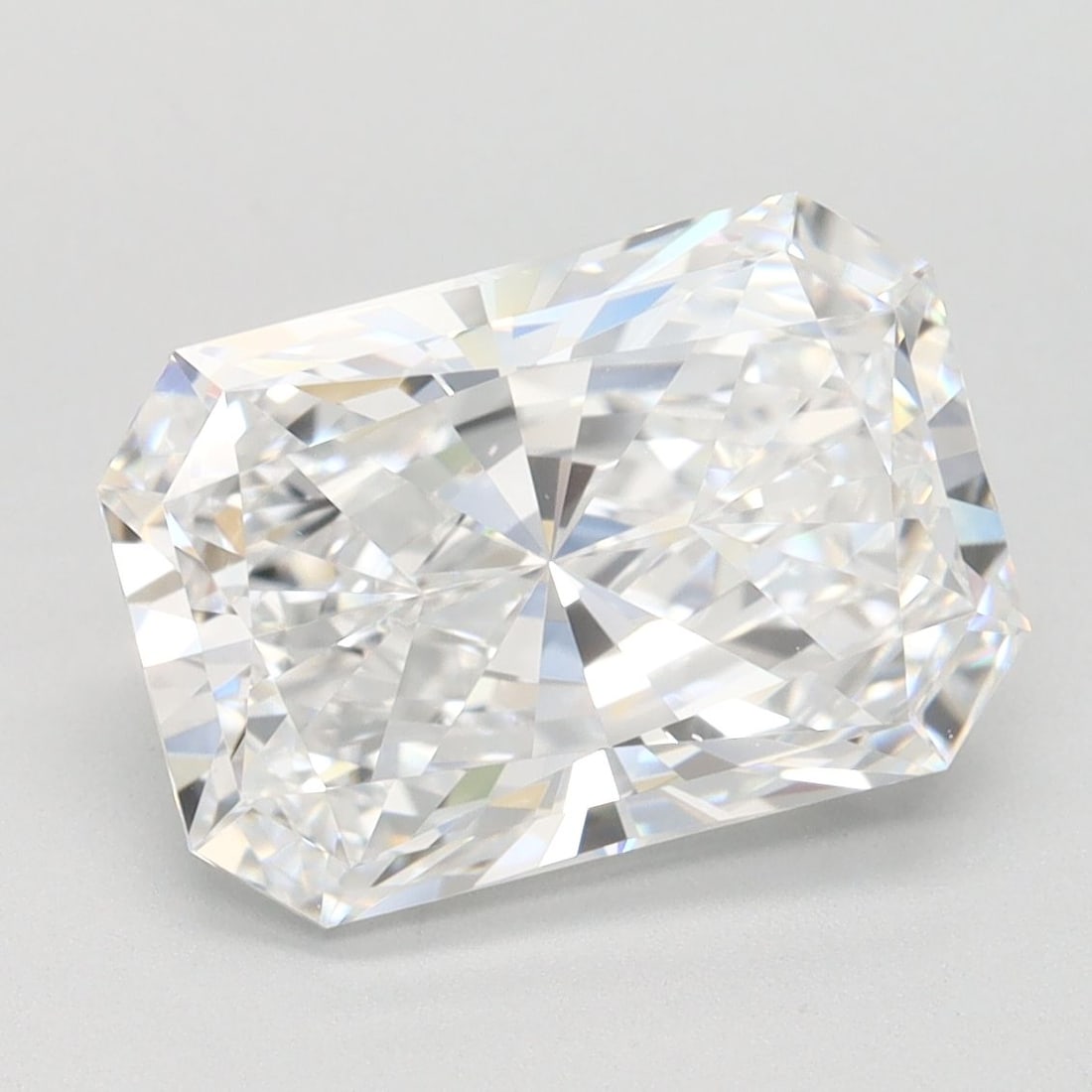 Loose Diamond - RADIANT 3.11ct D IF: Loose Diamond - RADIANT 3.11ct D IF Source: This is a real non-mined Diamond that has been grown in a lab Shape: RADIANT Carats: 3.11 Color: D Clarity: IF Certification: IGI Video: