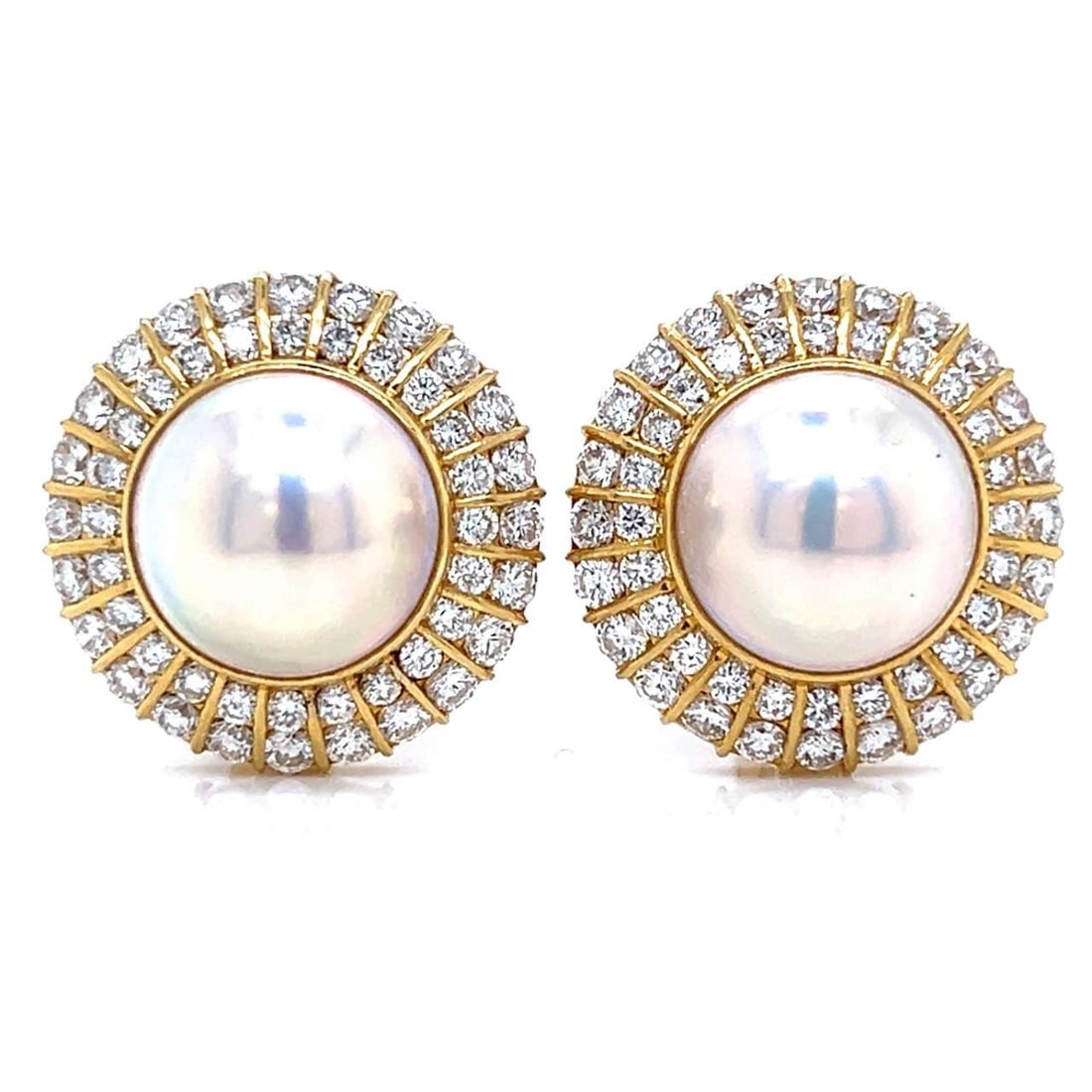 18K Yellow Gold Diamond Earrings with Mabe Pearls 4.70 Ct: 18K Yellow Gold Diamond Earrings with Mabe Pearls 4.70 Ct These stunning earrings feature an exquisite design crafted from 18K yellow gold. Each earring is adorned with 96 sparkling diamonds, totaling