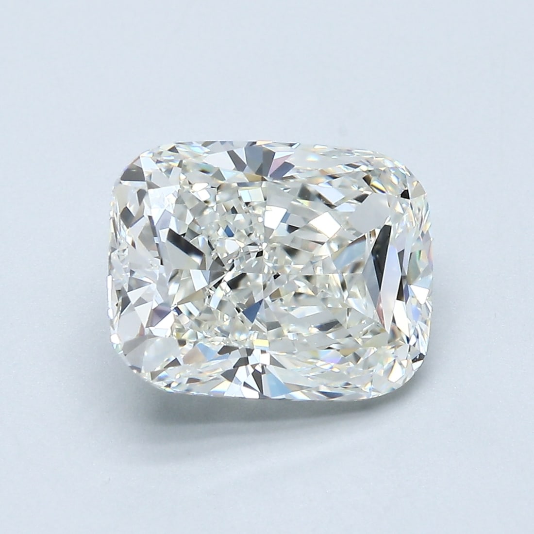 Loose Diamond - CUSHION 3.66ct I VS1: Loose Diamond - CUSHION 3.66ct I VS1 Source: Natural Mined Diamond Shape: CUSHION Carats: 3.66 Color: I Clarity: VS1 Certification: GIA Condition: Pre-Owned PLEASE NOTE: Framed, Large, or heavy items 