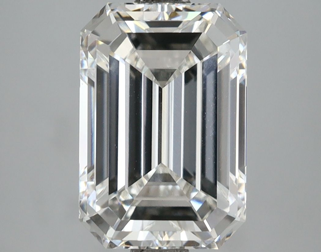 Loose Diamond - EMERALD 3.93ct F VVS2: Loose Diamond - EMERALD 3.93ct F VVS2 Source: This is a real non-mined Diamond that has been grown in a lab Shape: EMERALD Carats: 3.93 Color: F Clarity: VVS2 Certification: IGI Video: