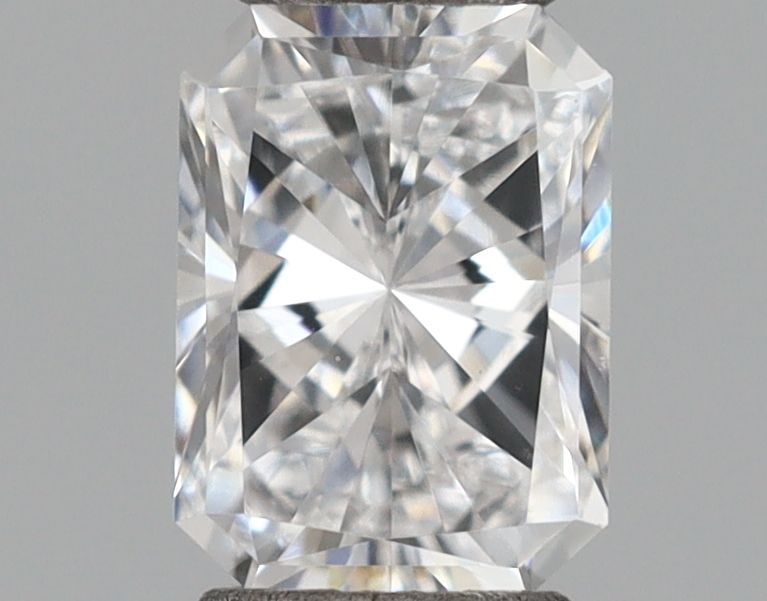 Loose Diamond - RADIANT 0.4ct E VVS2: Loose Diamond - RADIANT 0.4ct E VVS2 Source: This is a real non-mined Diamond that has been grown in a lab Shape: RADIANT Carats: 0.4 Color: E Clarity: VVS2 Certification: IGI Video: