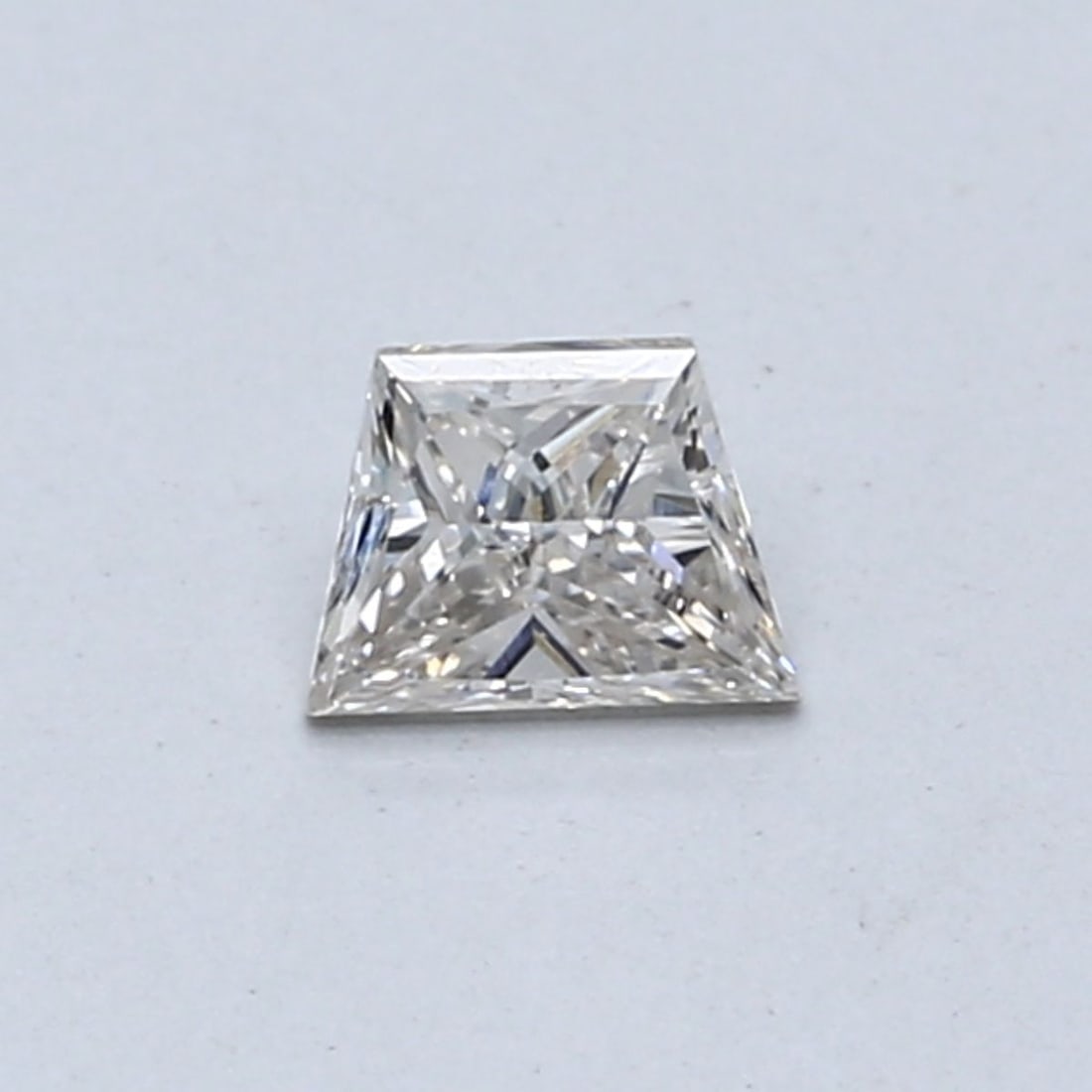 Loose Diamond - TRAPEZOID 0.32ct H VVS2: Loose Diamond - TRAPEZOID 0.32ct H VVS2 Source: This is a real non-mined Diamond that has been grown in a lab Shape: TRAPEZOID Carats: 0.32 Color: H Clarity: VVS2 Certification: NONE Video: Video