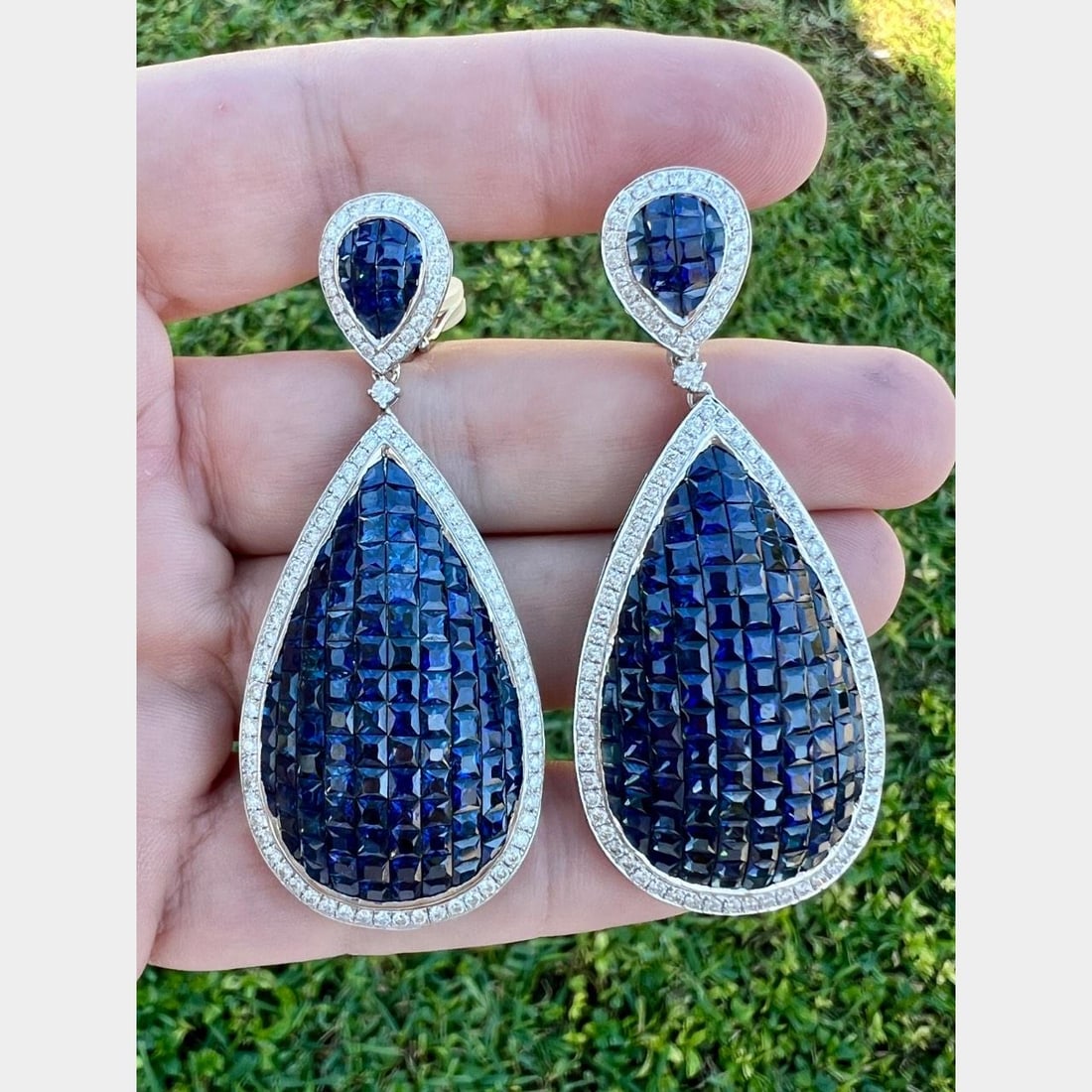 18K White Gold Sapphire Diamond Earrings 39 Ct Sapphires 3.5 Ct Diamonds: 18K White Gold Sapphire Diamond Earrings 39 Ct Sapphires 3.5 Ct Diamonds These exquisite earrings are crafted from 18K white gold and showcase a stunning combination of sapphires and diamonds. They fe