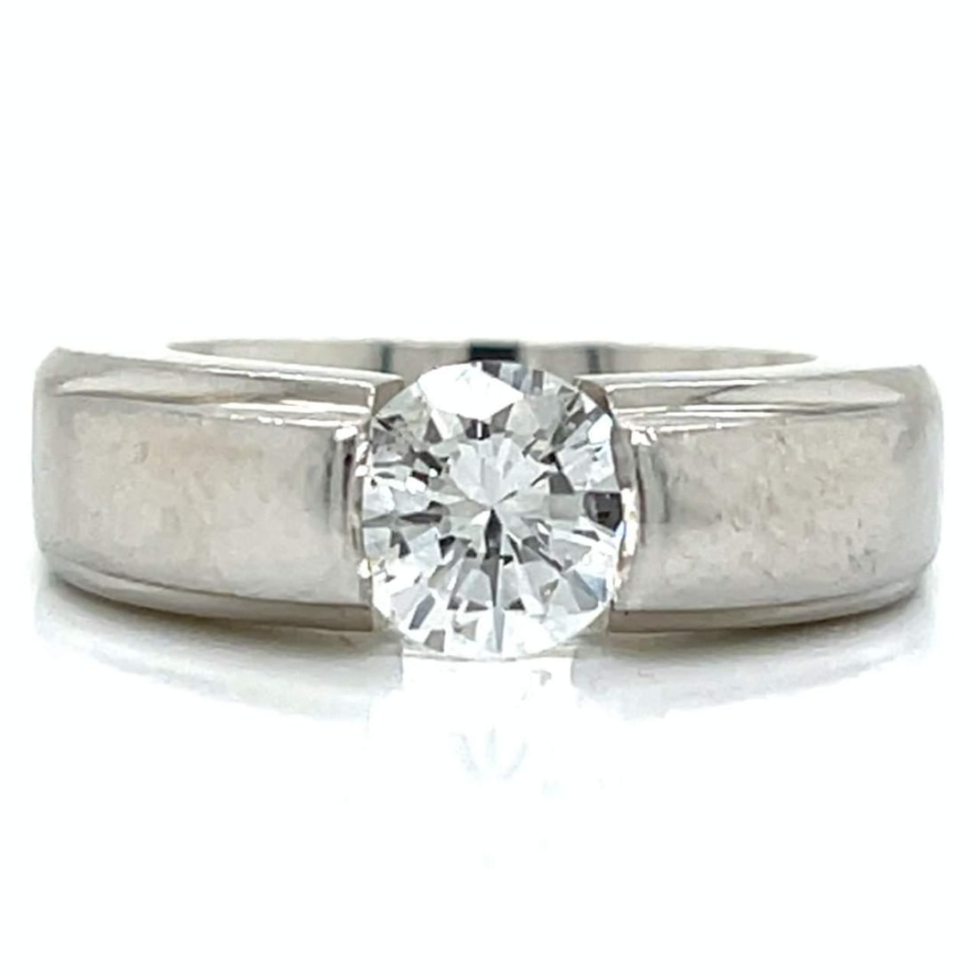 Exquisite Platinum 1.20 Ct Diamond Ring F Color VVS Clarity: Exquisite Platinum 1.20 Ct Diamond Ring F Color VVS Clarity This exquisite platinum diamond ring features a stunning approximately 1.20 ct diamond, showcasing a brilliant F color and VVS clarity. Weig
