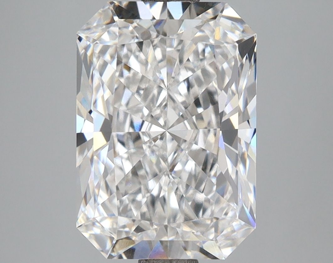 Loose Diamond - RADIANT 4.05ct D VS1: Loose Diamond - RADIANT 4.05ct D VS1 Source: This is a real non-mined Diamond that has been grown in a lab Shape: RADIANT Carats: 4.05 Color: D Clarity: VS1 Certification: IGI Video: