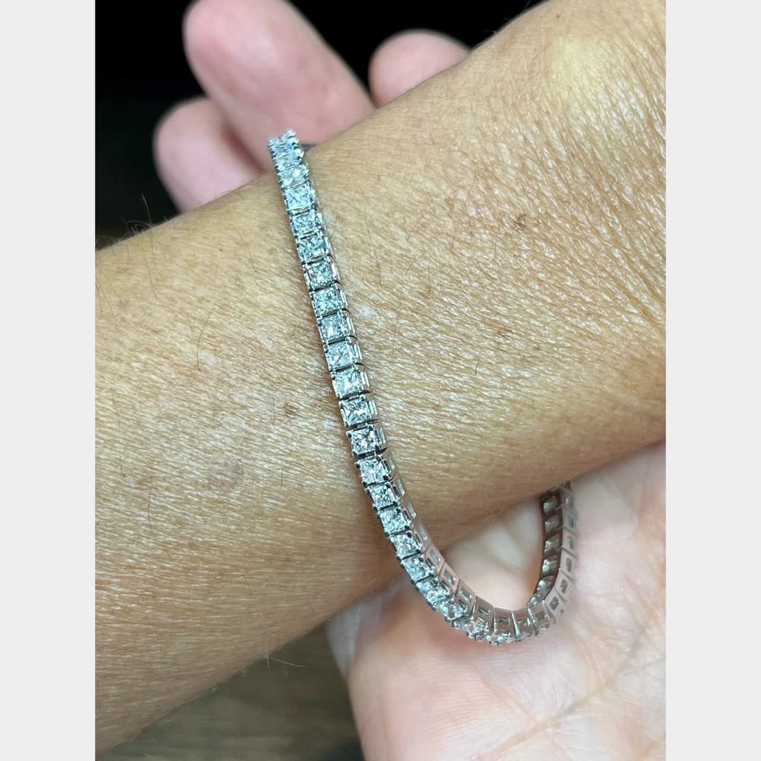 14K White Gold 60 Diamond Tennis Bracelet 7.00 Ct H-J VS2-SI2: 14K White Gold 60 Diamond Tennis Bracelet 7.00 Ct H-J VS2-SI2 This stunning tennis bracelet showcases a beautiful arrangement of 60 diamonds, collectively weighing approximately 7.00 carats. The diamo