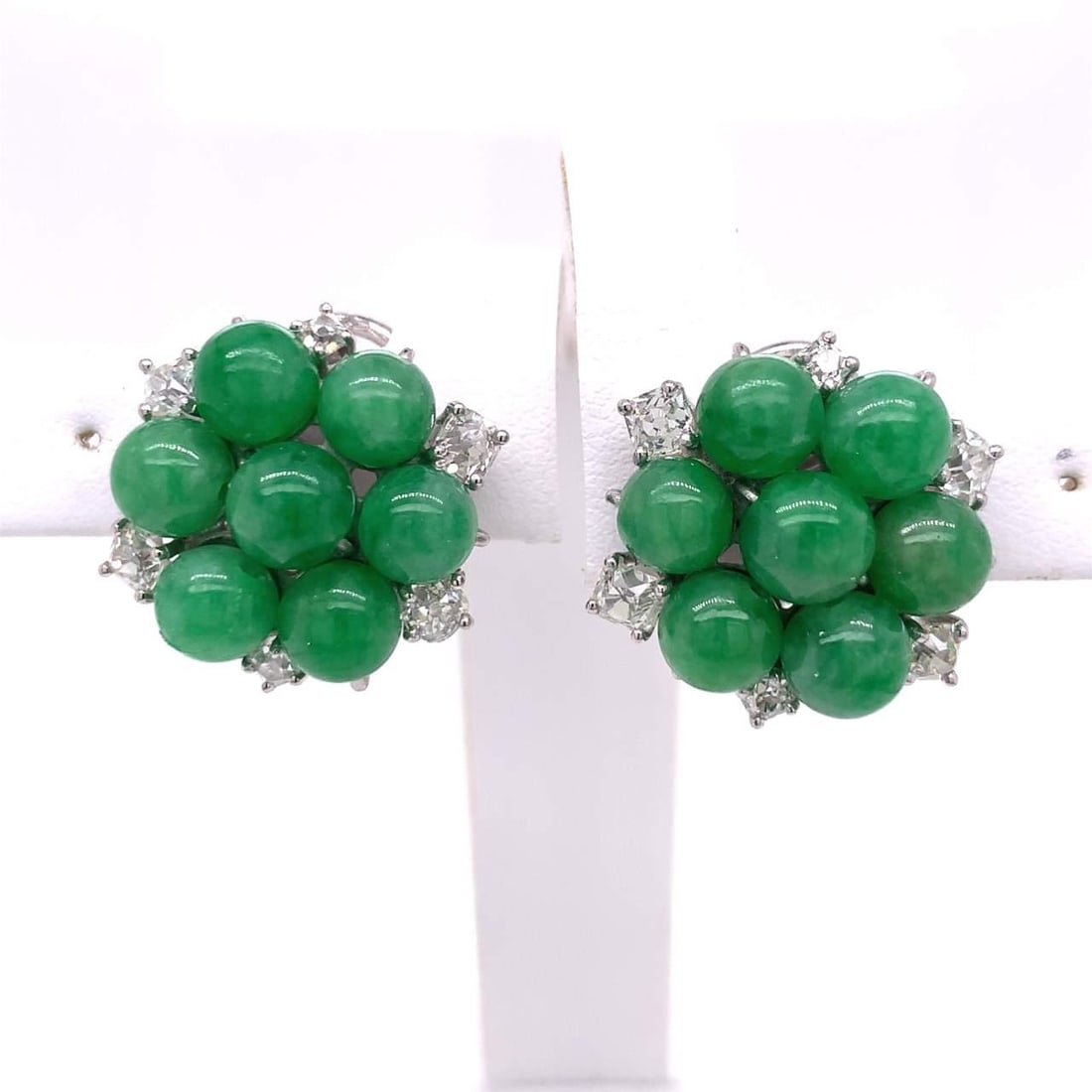 Elegant 18K White Gold Jade Diamond Earrings 2.00 Ct: Elegant 18K White Gold Jade Diamond Earrings 2.00 Ct These exquisite earrings feature a stunning combination of 18K white gold, jade, and diamonds. They weigh 14.2 grams and are adorned with 14 jade s