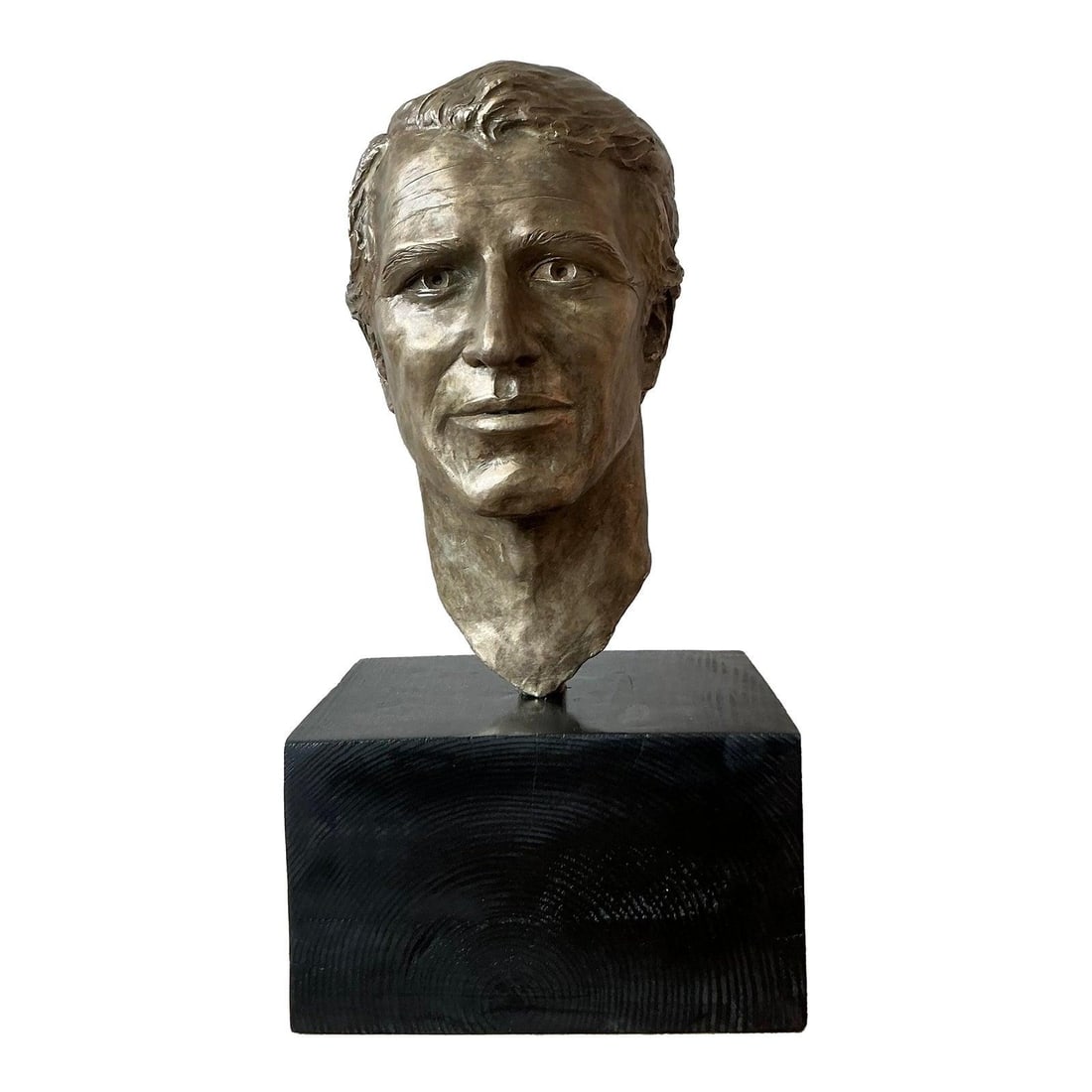 Bronze Sculpture Bust on Black Wood Plinth Paul Newman Boho Style: Bronze Sculpture Bust on Black Wood Plinth Paul Newman Boho Style This vintage Boho-style cast bronze bust depicts Paul Newman with expressive facial features and detailed textured hair. Set on a slee