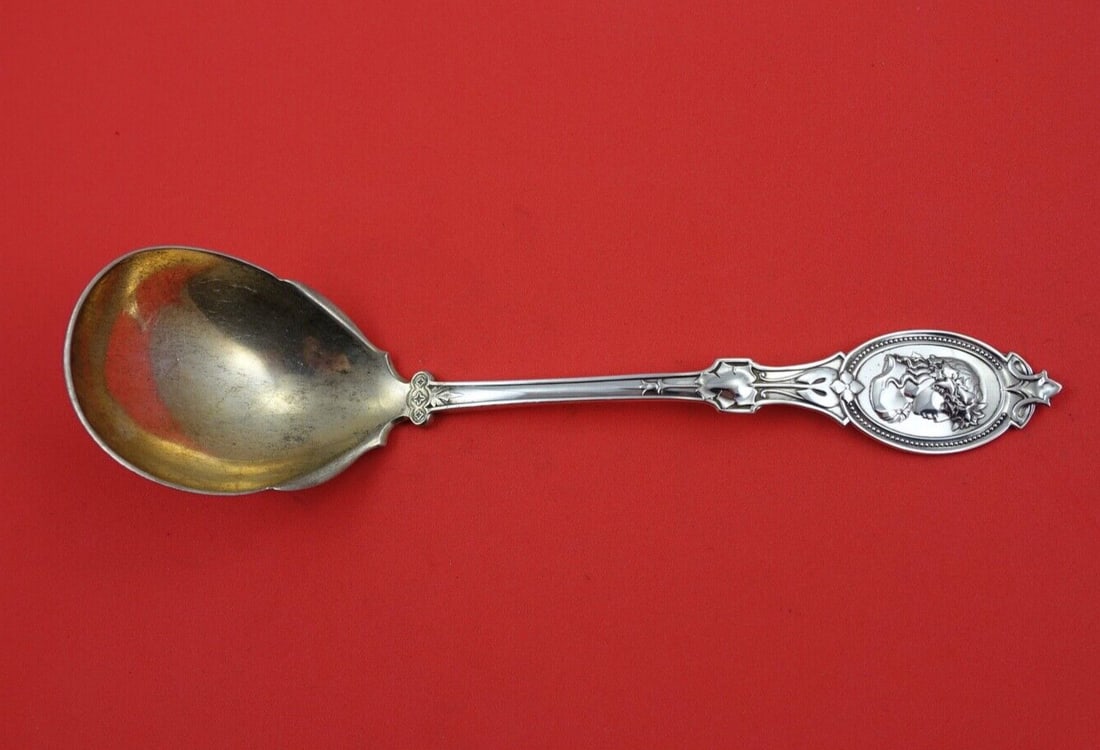 Hotchkiss & Schreuder Medallion Sterling Silver Gravy Ladle Ovoid Bowl: Hotchkiss & Schreuder Medallion Sterling Silver Gravy Ladle Ovoid Bowl This exquisite gravy ladle features an elegant ovoid bowl design and is crafted from high-quality sterling silver. The piece is p