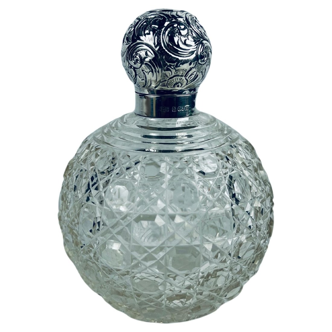 Robert Pringle & Sons Sterling Silver Cut Glass Perfume Bottle 1904: Robert Pringle & Sons Sterling Silver Cut Glass Perfume Bottle 1904 This exquisite Edwardian-era perfume bottle, crafted by Robert Pringle & Sons of Birmingham in 1904, combines elegance with fine cra