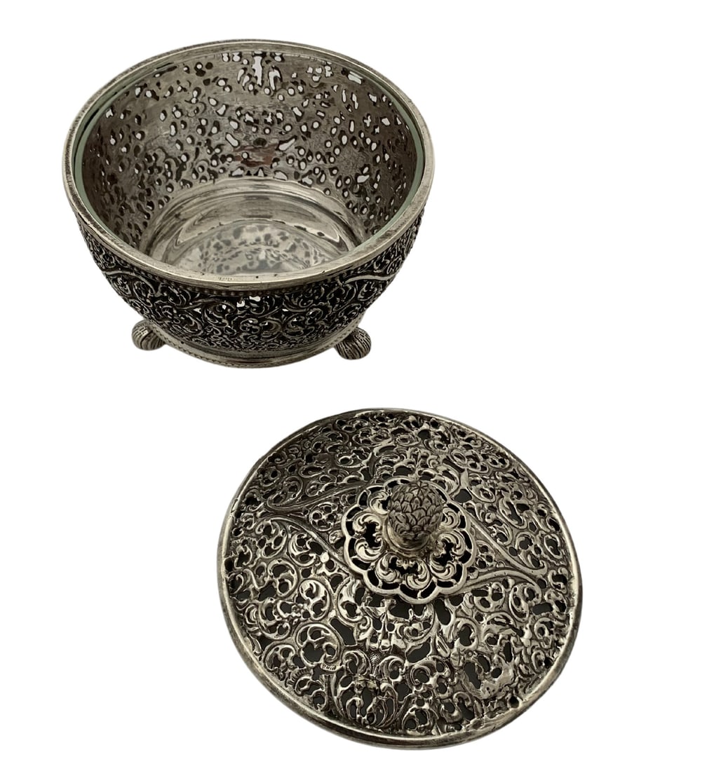 Italian Sterling Silver Ornate Filigree Honey Dish with Lid Handmade Lace Design: Italian Sterling Silver Ornate Filigree Honey Dish with Lid Handmade Lace Design This Italian honey dish and cover are crafted from 925 sterling silver and feature handmade open filigree lace ornate d