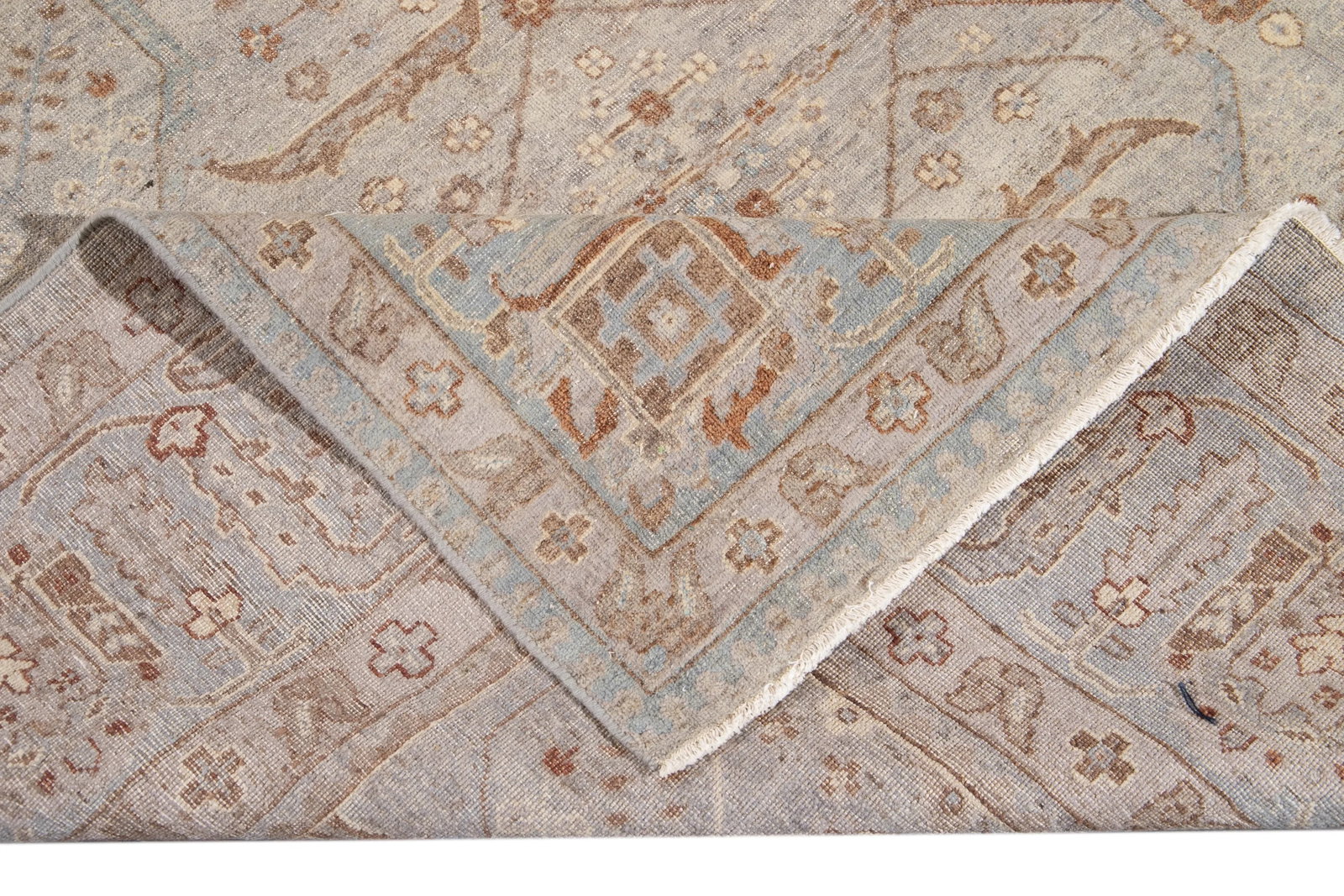 Modern Hand-Knotted Indian Wool Rug 9'8 x 14'4 Gray Geometric Design: Modern Hand-Knotted Indian Wool Rug 9'8 x 14'4 Gray Geometric Design Enhance your living space with this striking 21st Century Contemporary Indian Wool Rug. This exquisite hand-knotted rug features a 