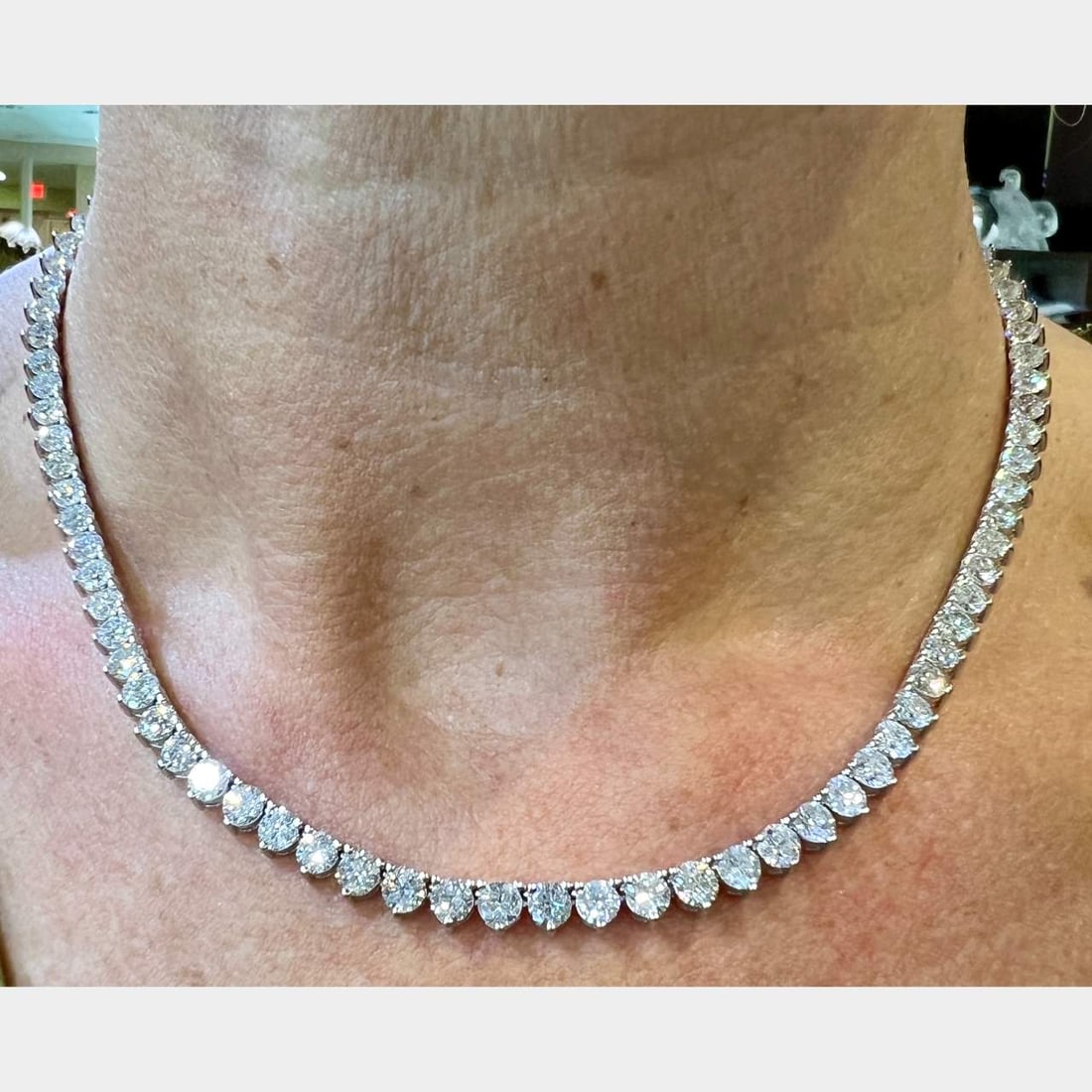 14K White Gold 40 Ct Diamond Tennis Necklace 123 Diamonds: 14K White Gold 40 Ct Diamond Tennis Necklace 123 Diamonds This exquisite 14K White Gold Tennis Necklace features a stunning array of 123 diamonds, collectively weighing approximately 40.00 carats. The