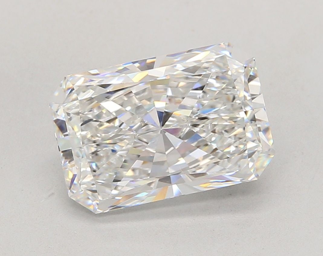 Loose Diamond - RADIANT 4.05ct E VVS2: Loose Diamond - RADIANT 4.05ct E VVS2 Source: This is a real non-mined Diamond that has been grown in a lab Shape: RADIANT Carats: 4.05 Color: E Clarity: VVS2 Certification: IGI Video: