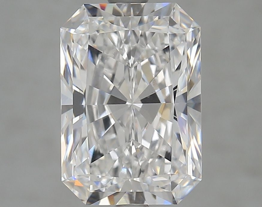 Loose Diamond - RADIANT 3.77ct E VVS2: Loose Diamond - RADIANT 3.77ct E VVS2 Source: This is a real non-mined Diamond that has been grown in a lab Shape: RADIANT Carats: 3.77 Color: E Clarity: VVS2 Certification: GIA Video:
