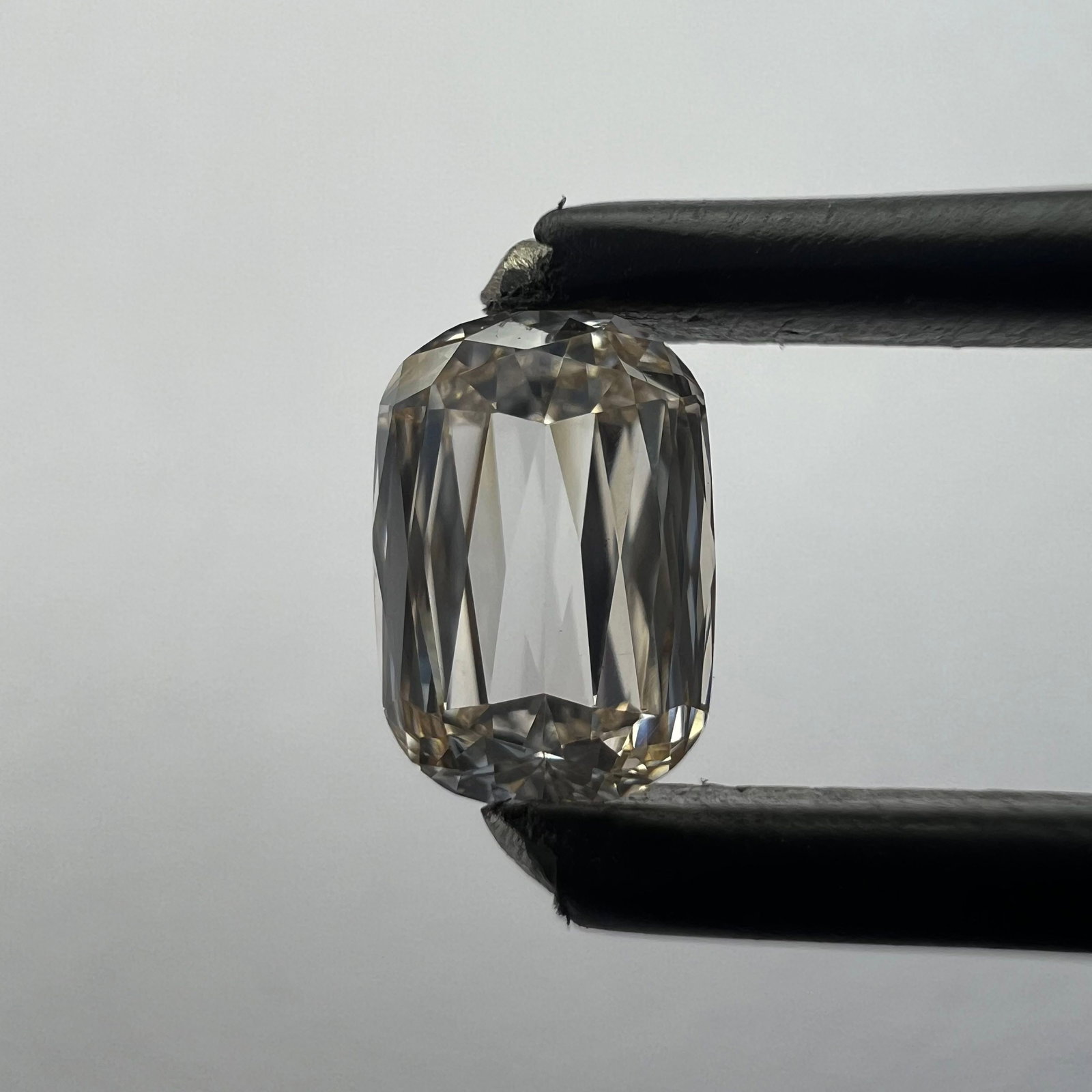 Loose Diamond - CUSHION BRILLIANT 0.47ct H VS2: Loose Diamond - CUSHION BRILLIANT 0.47ct H VS2 Source: This is a real non-mined Diamond that has been grown in a lab Shape: CUSHION BRILLIANT Carats: 0.47 Color: H Clarity: VS2 Certification: NONE PLE