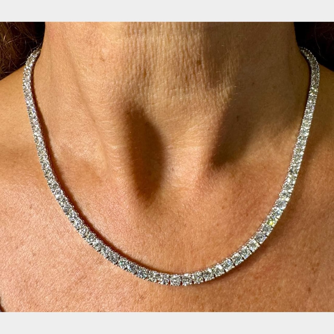 14K White Gold Tennis Necklace 23.25 Ct Diamonds 104 Stones F-G VS2-SI2: 14K White Gold Tennis Necklace 23.25 Ct Diamonds 104 Stones F-G VS2-SI2 This exquisite 14K White Gold Tennis Necklace features a stunning arrangement of 104 diamonds with a total weight of approximate