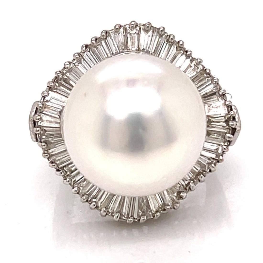 16.1mm South Sea Pearl Diamond Ring in 18K White Gold Size 7: 16.1mm South Sea Pearl Diamond Ring in 18K White Gold Size 7 This pre-owned ring features an 18K white gold setting adorned with a 16.1mm South Sea pearl. The design is further enhanced by 46 diamonds