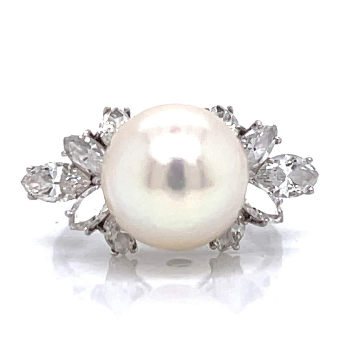 1960s 18K White Gold Diamond Pearl Ring 1.70 Ct Vintage: 1960s 18K White Gold Diamond Pearl Ring 1.70 Ct Vintage This exquisite 1960's ring features a stunning combination of 18K white gold, 10 diamonds, and a lustrous pearl. The diamonds weigh approximatel