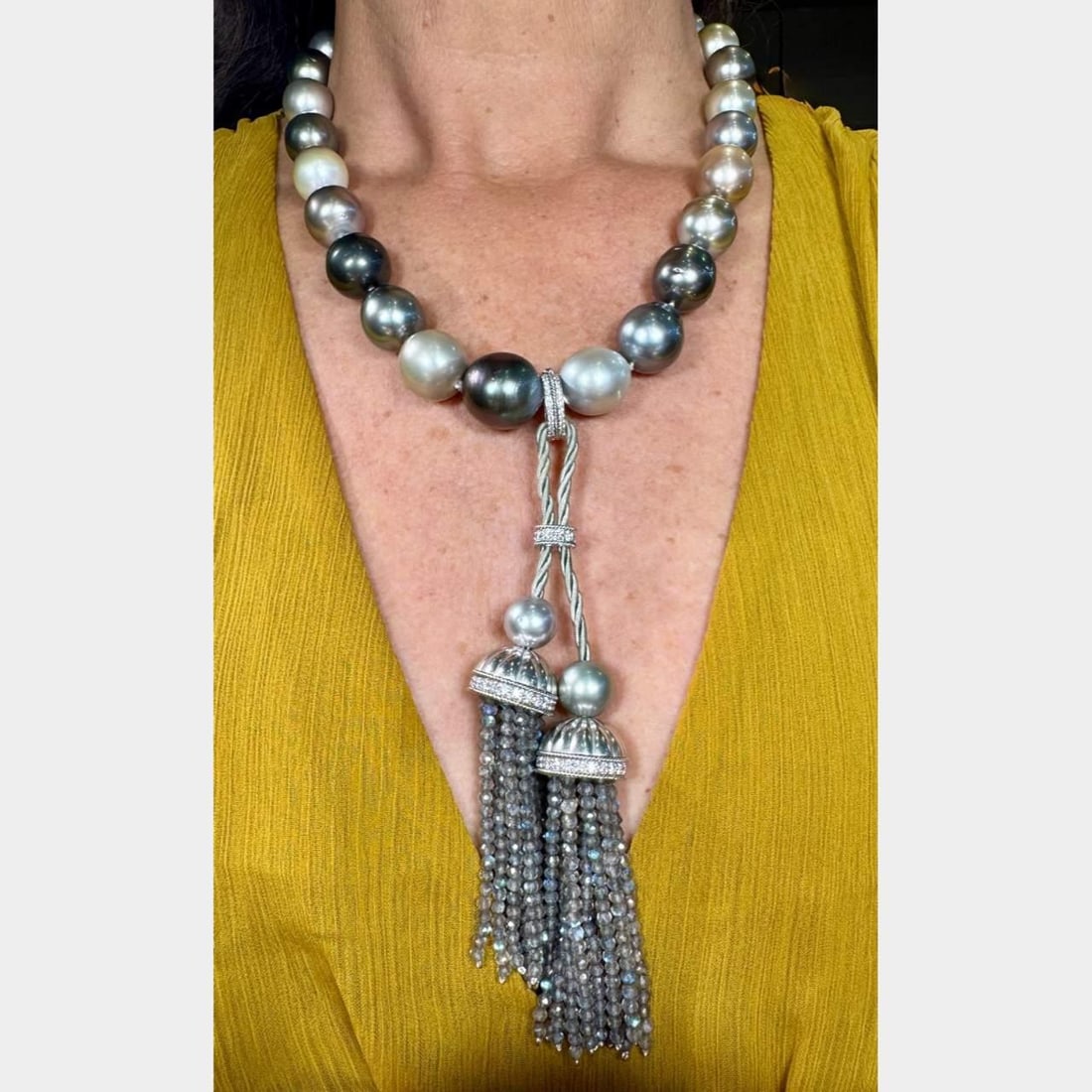 18K Gold South Sea Pearl Diamond Necklace 3.25 Ct 20 Inches: 18K Gold South Sea Pearl Diamond Necklace 3.25 Ct 20 Inches This exquisite 18K South Sea Pearl and Diamond Necklace features a stunning combination of luxurious materials. The necklace weighs 213.5 gr