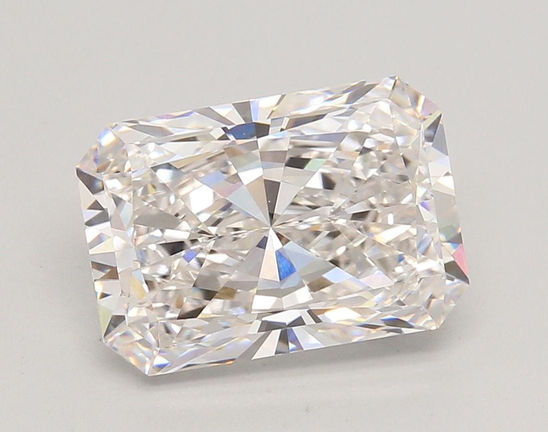 Loose Diamond - RADIANT 4.07ct F VVS2: Loose Diamond - RADIANT 4.07ct F VVS2 Source: This is a real non-mined Diamond that has been grown in a lab Shape: RADIANT Carats: 4.07 Color: F Clarity: VVS2 Certification: IGI Video: