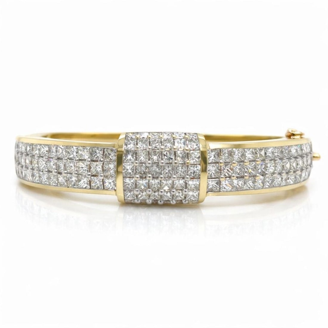 Diamond Bangle Bracelet 18K Yellow Gold 18 Carat 7.5 Inch Wrist: Diamond Bangle Bracelet 18K Yellow Gold 18 Carat 7.5 Inch Wrist This elegant bangle bracelet is crafted from 18K yellow gold and features 120 diamonds with a total weight of approximately 18.00 carats