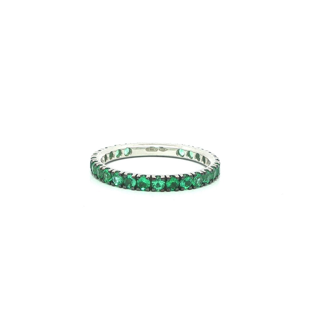 18k White Gold Emerald Eternity Band 0.95ctw Black Rhodium Size 6.5: 18k White Gold Emerald Eternity Band 0.95ctw Black Rhodium Size 6.5 This un-used eternity band features numerous natural round brilliant cut emeralds in a vivid green hue, prong-set to achieve a total