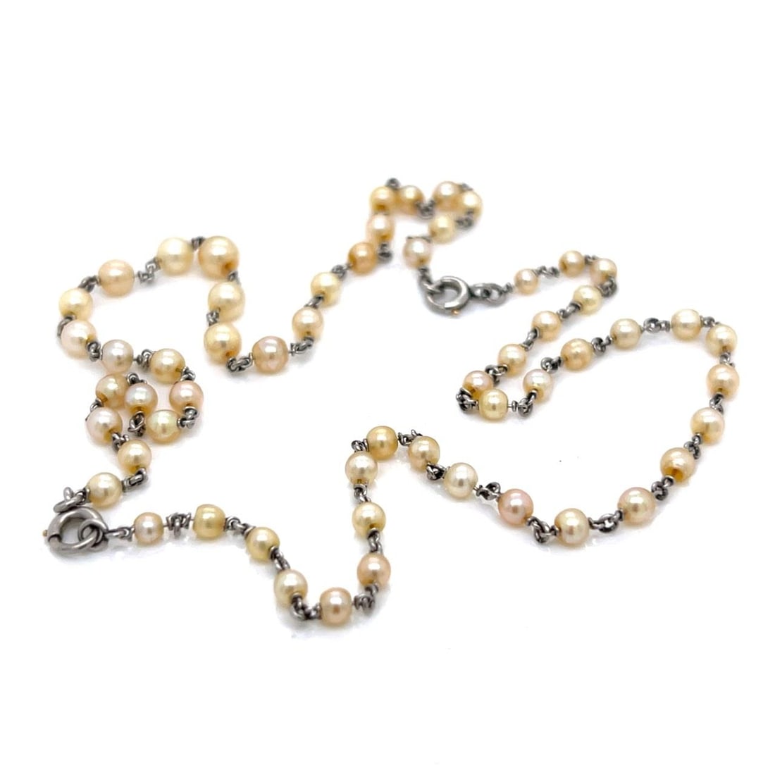 Platinum Necklace Featuring Natural Pearls from Art Deco Era: Platinum Necklace Featuring Natural Pearls from Art Deco Era This Art Deco necklace features natural pearls set in platinum. The piece weighs 6.2 grams and measures 16 inches in length. The pearls ran
